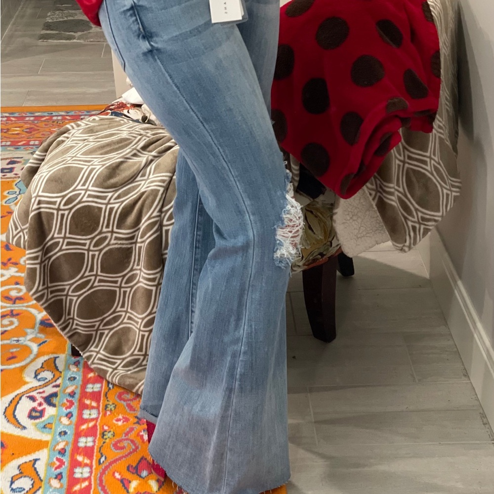 NWT Risen flare jeans medium wash knee distressed RDP5239